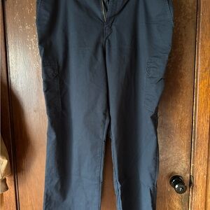 Dickies Black Cargo Pants with Classic Design